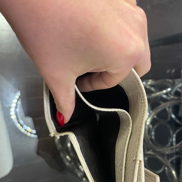 Authentic Gucci Wallet - - Picture 6 of 11